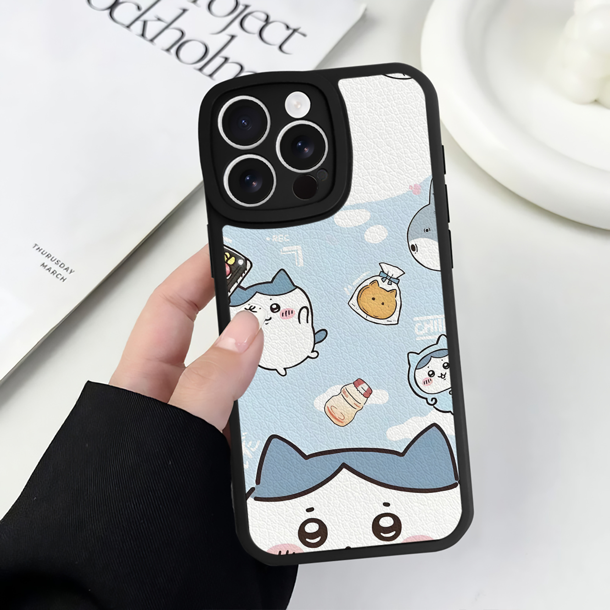 （画像用） ちいかわ Chii-kawa 【iPhone 16シリーズ対応】シリコンスマホケース（レザー調） 材質：シリコン